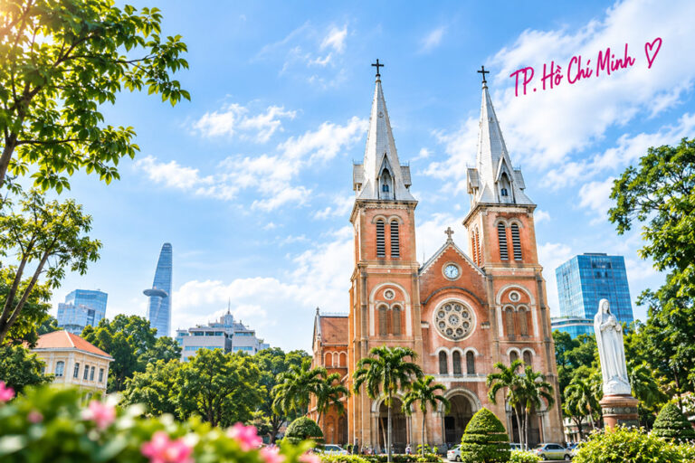 Khách nước ngoài du lịch TP. Hồ Chí Minh